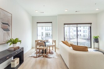 Luna Apartments in Nashville, TN - Foto de edificio - Building Photo