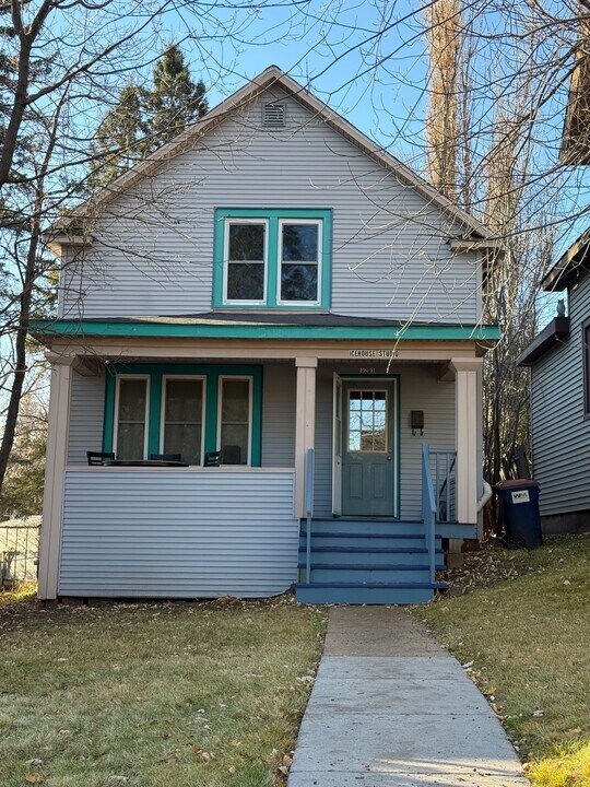 1201 N 7th Ave E in Duluth, MN - Foto de edificio