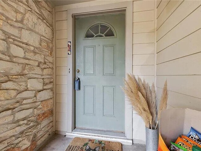 8109 Ceberry Dr in Austin, TX - Building Photo - Building Photo