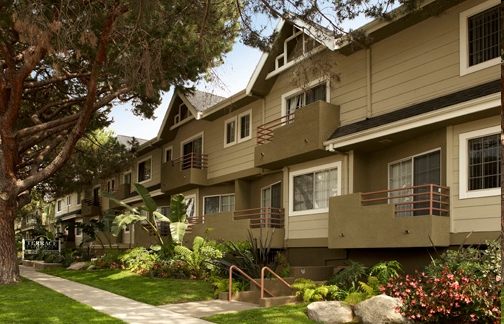Terrace Trousdale Apartments in Los Angeles, CA - Foto de edificio - Building Photo