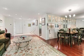 241 Perkins St, Unit E101 in Boston, MA - Building Photo - Building Photo