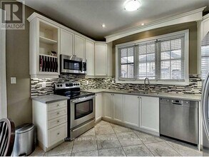 45 Montreal Cir in Hamilton, ON - Building Photo - Building Photo