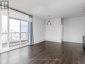 70 Forest Manor Rd in Toronto, ON - Building Photo - Building Photo