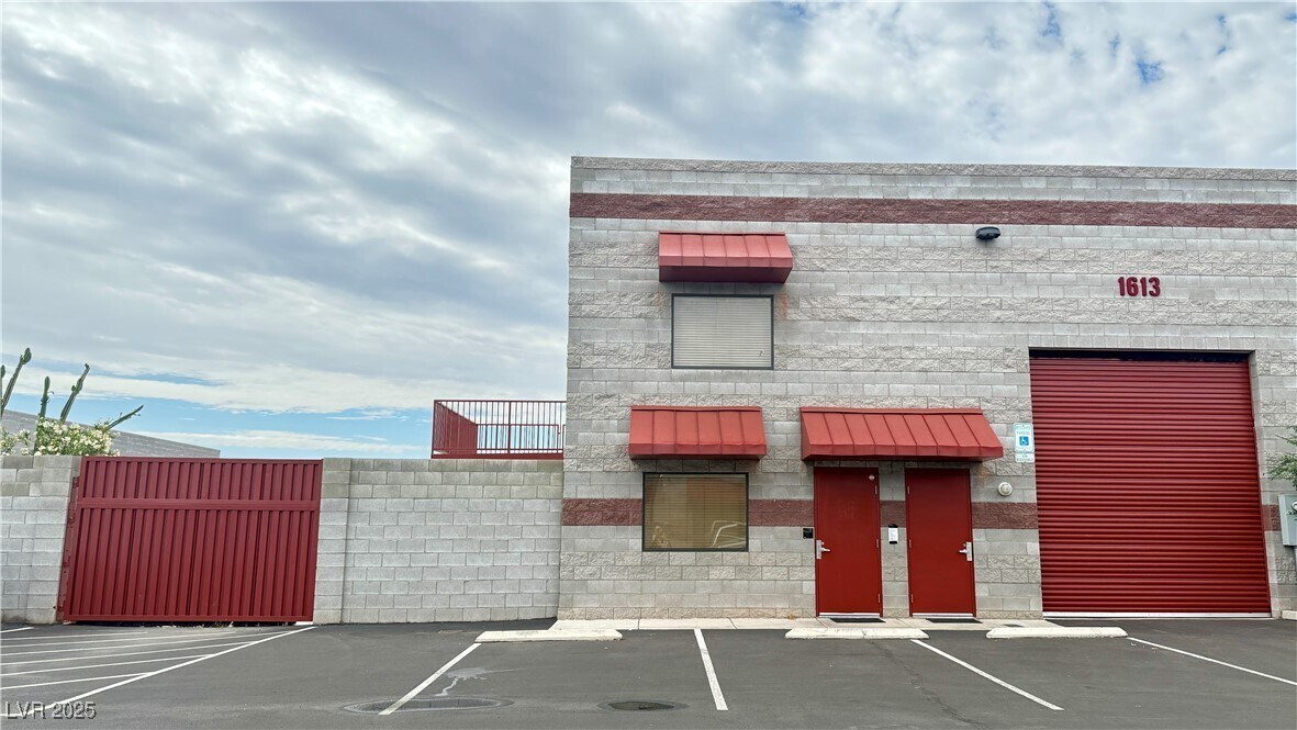 1613 Carse Dr in Boulder City, NV - Building Photo