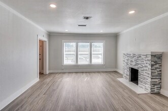 715 W Pembroke Ave in Dallas, TX - Building Photo - Building Photo