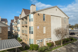 12550 Whittington Dr in Houston, TX - Building Photo - Building Photo