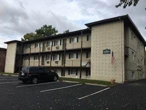 Greenwood Apartments in Maplewood, MO - Foto de edificio - Building Photo