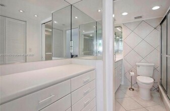 1390 Ocean Dr, Unit 306 in Miami Beach, FL - Building Photo - Building Photo