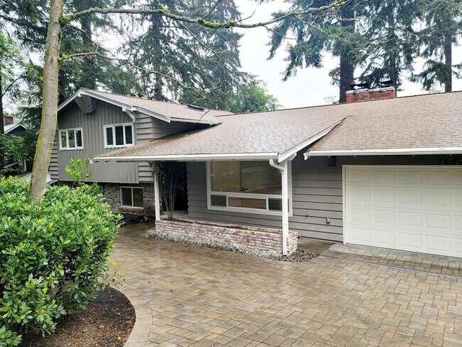 7844 SE 72nd St in Mercer Island, WA - Building Photo - Building Photo