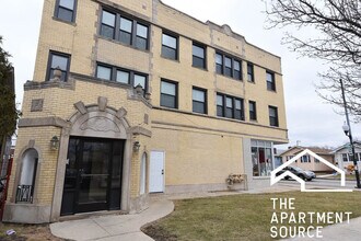 2801 N Keating Ave, Unit 307 in Chicago, IL - Building Photo - Building Photo