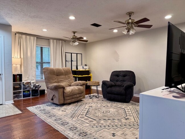 2213 Angus St in Deridder, LA - Building Photo - Building Photo