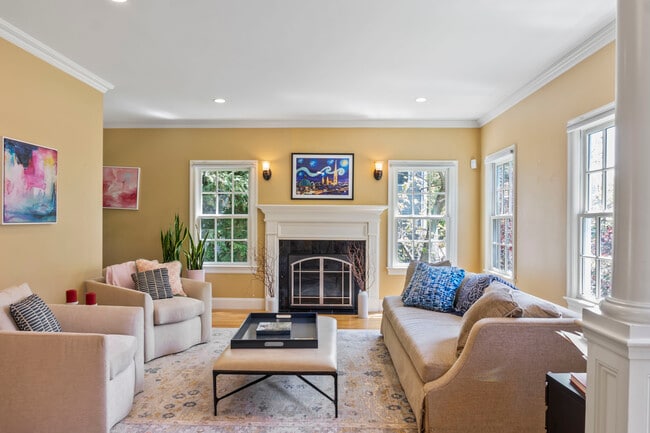 15 Edgemoor Cir in Wellesley, MA - Building Photo - Building Photo