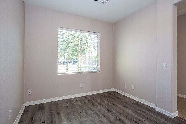 33022 N Falcon Trail in San Tan Valley, AZ - Building Photo - Building Photo