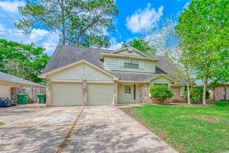 7003 Oak Bough Dr in Houston, TX - Building Photo - Building Photo