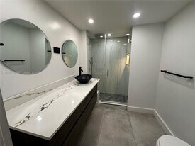 4215 N University Dr in Sunrise, FL - Building Photo