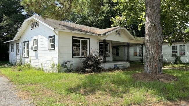 613 Montgomery Ave in West Monroe, LA - Foto de edificio - Building Photo