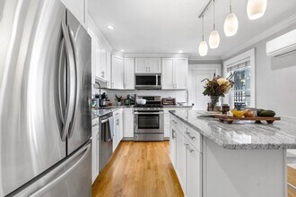 73 G St, Unit 2 in Boston, MA - Building Photo - Building Photo