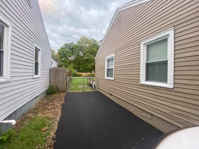 4603 Picadilly Ave in Louisville, KY - Building Photo - Building Photo