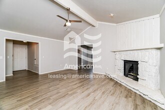 8009 E Lansing St in Broken Arrow, OK - Foto de edificio - Building Photo