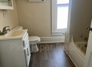 404 E Prospect Terrace in Freeport, IL - Building Photo - Building Photo