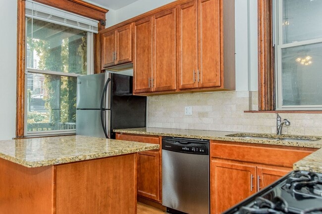 849 W Wellington Ave, Unit 1