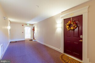 8901 Stone Creek Pl in Pikesville, MD - Building Photo