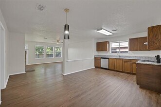 2460 Mallory Ln in Lancaster, TX - Building Photo - Building Photo
