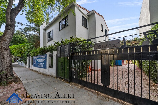 8214 Norton Ave in West Hollywood, CA - Building Photo - Building Photo