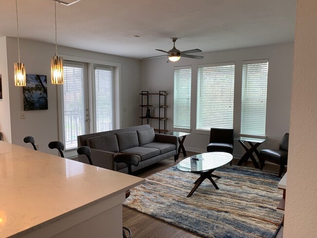 1900 Barton Springs Rd, Unit 3005 in Austin, TX - Foto de edificio - Building Photo