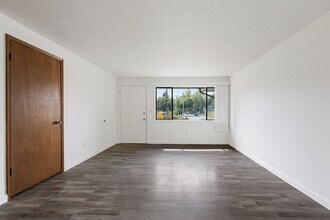 219 E Hawthorne Rd in Spokane, WA - Building Photo - Building Photo