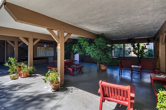 184 Callan Avenue in San Leandro, CA - Building Photo - Building Photo