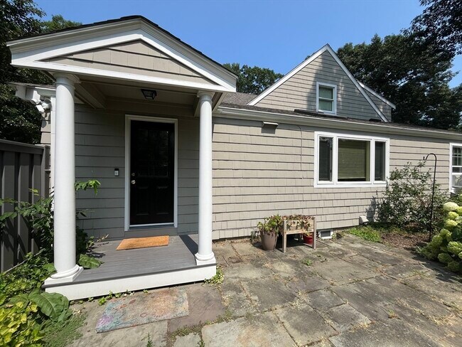 27 Elm St in Hamilton, MA - Building Photo - Building Photo