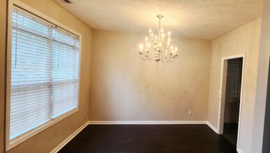 7641 Crestwicke Crossing Dr in Jonesboro, GA - Building Photo - Building Photo