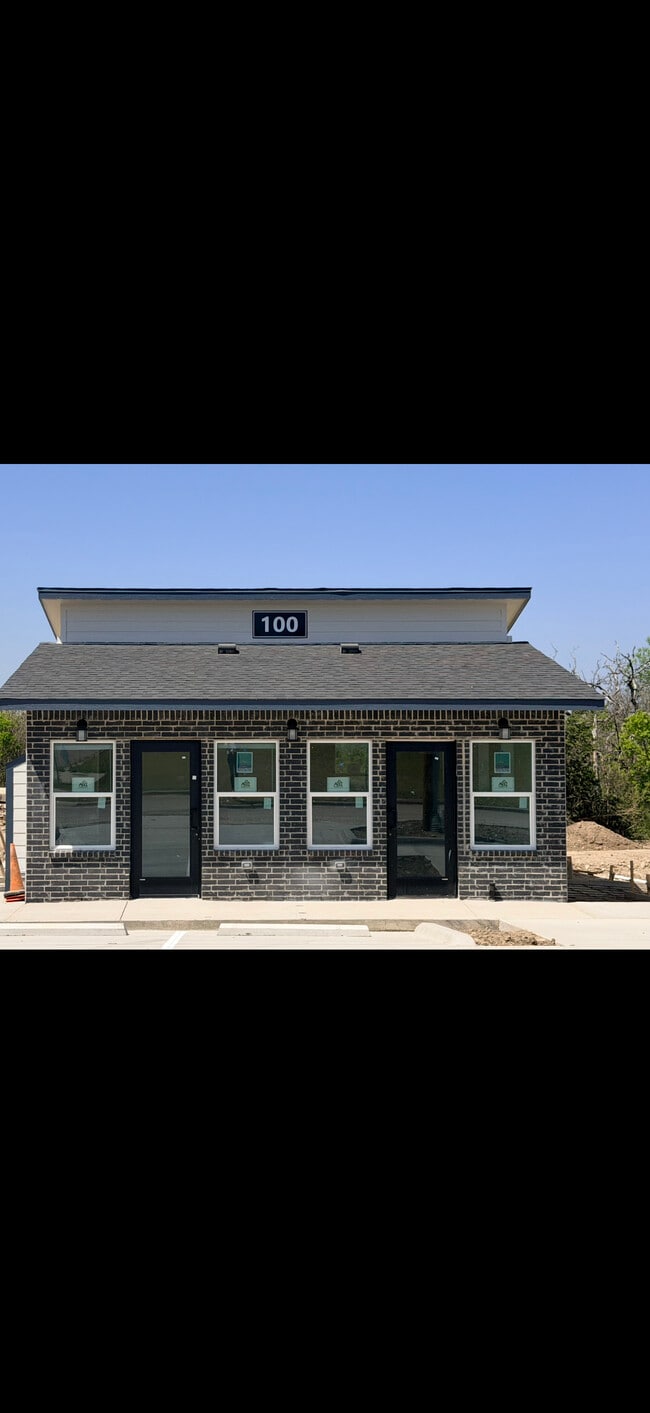 Apex Townhomes in Hamilton, TX - Building Photo - Building Photo