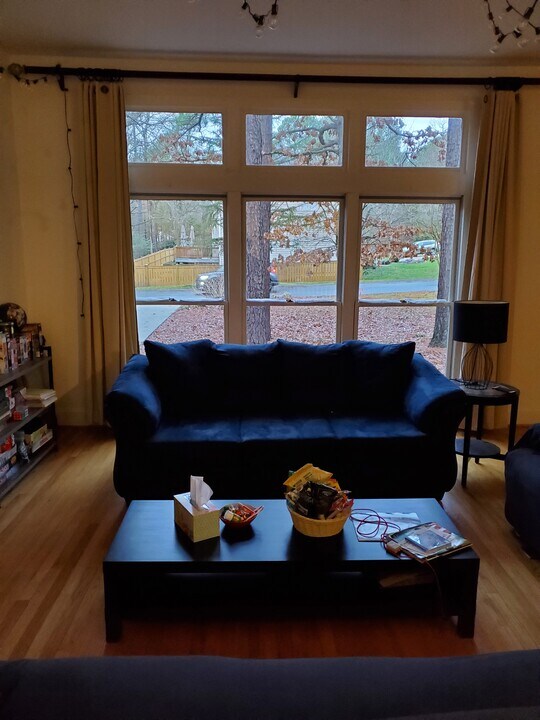 101 Croydon Plz, Unit Main Floor Bedroom Photo