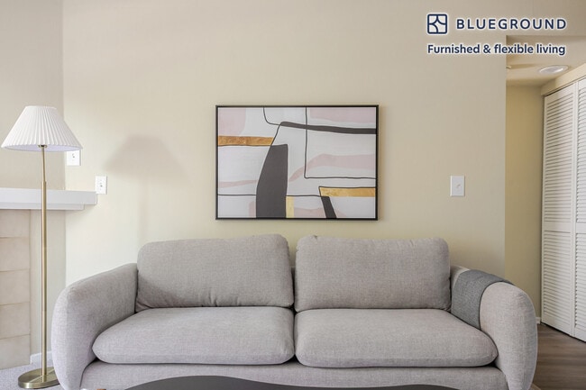 250 S San Fernando Blvd in Burbank, CA - Building Photo - Building Photo