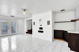 6871 SW 50th Terrace in Miami, FL - Building Photo - Building Photo