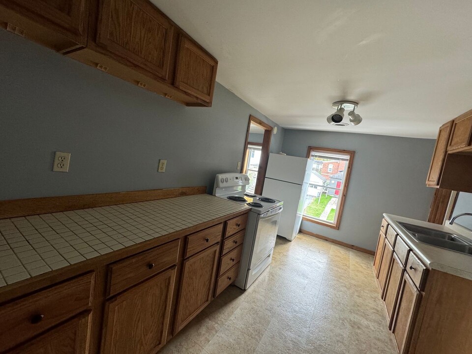 711 Elm St in Carthage, NY - Building Photo