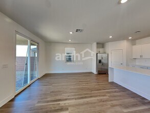 11095 Sanaco Ct in Las Vegas, NV - Foto de edificio - Building Photo
