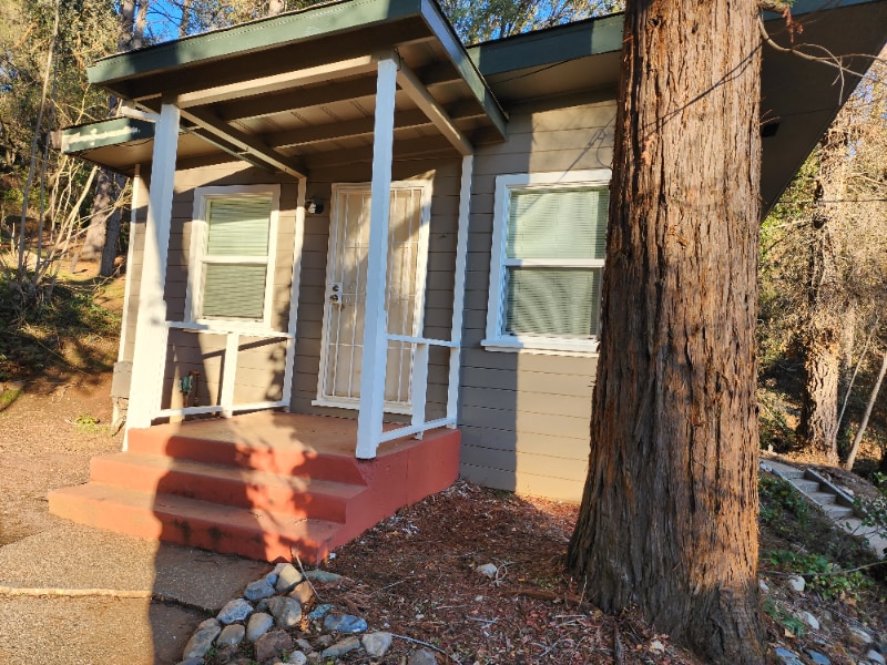 16619 Old Stagecoach Rd in Applegate, CA - Foto de edificio