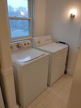240 Tremont St, Unit 240 in Newton, MA - Foto de edificio - Building Photo