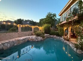 379 S Greenway Ave in Thousand Oaks, CA - Building Photo