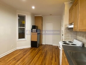 527 W 48th St in New York, NY - Building Photo - Building Photo