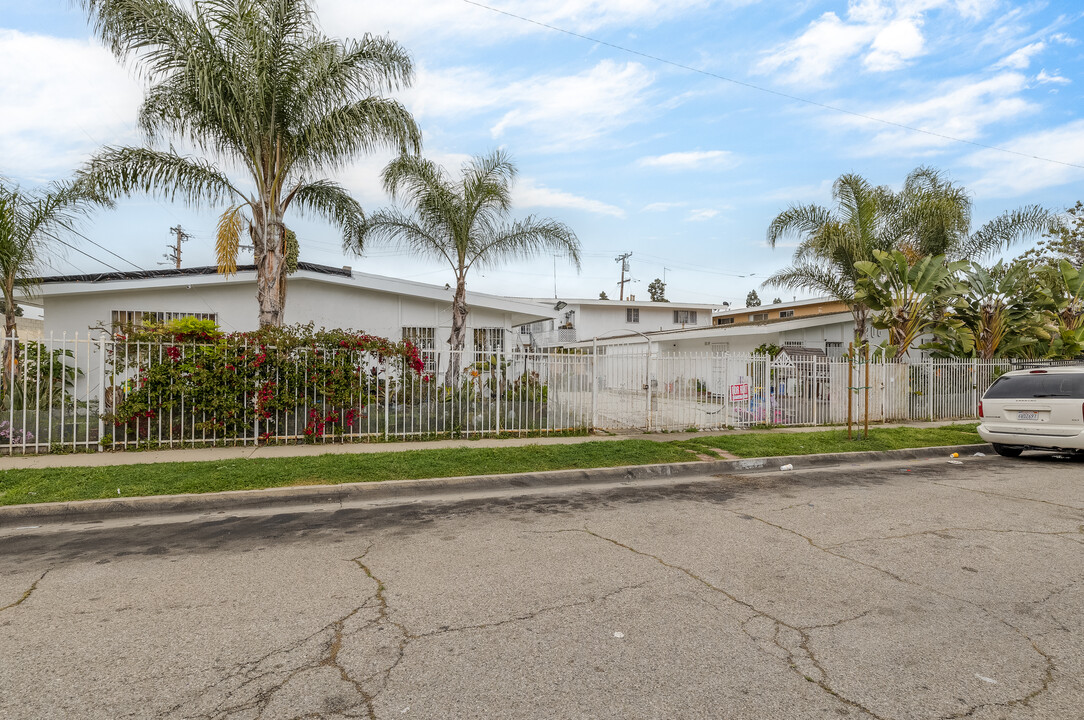 10202-10206 S 10th Ave, LLC in Inglewood, CA - Foto de edificio