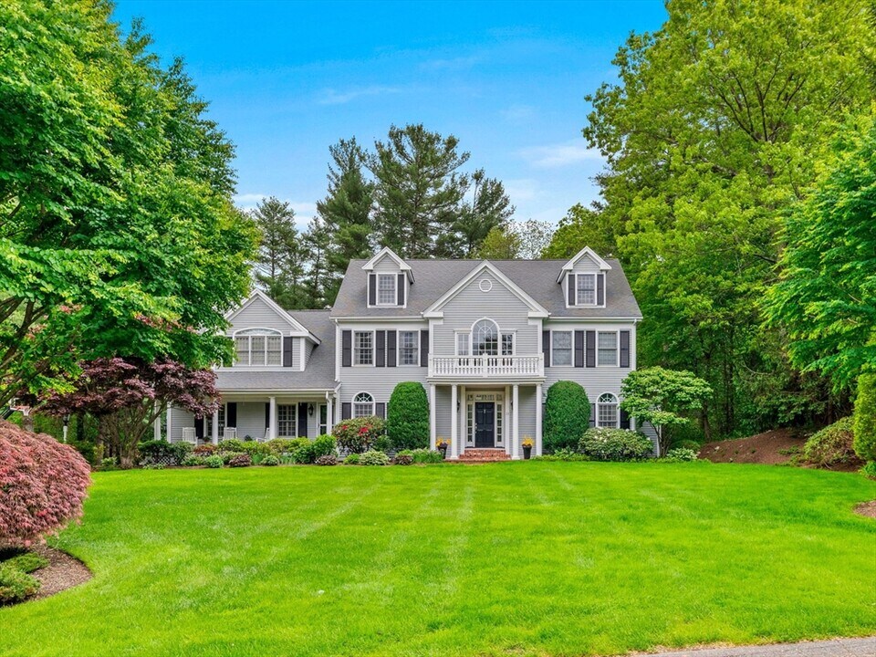21 Schaffner Ln in Dover, MA - Building Photo
