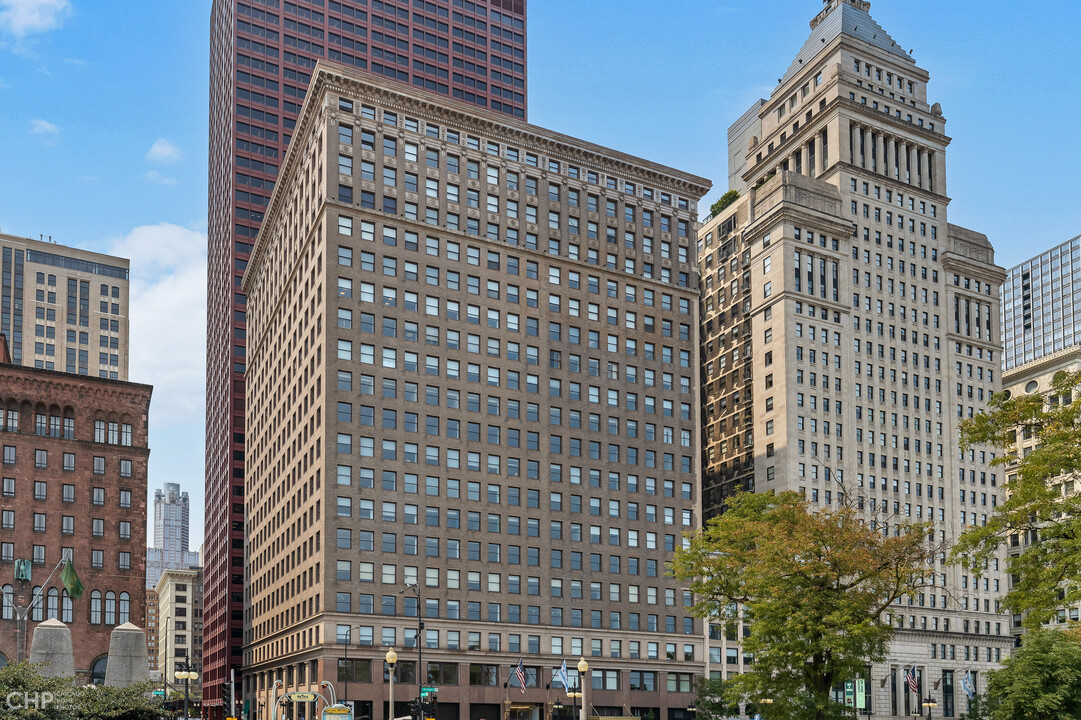 330 S Michigan Ave in Chicago, IL - Building Photo