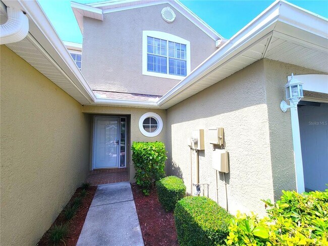 11237 Kapok Grand Cir in St. Petersburg, FL - Building Photo - Building Photo