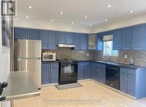 394 Caledonia Rd in Toronto, ON - Building Photo - Building Photo