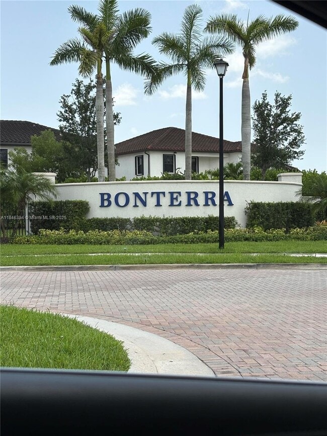 3501 W 92nd Pl in Hialeah, FL - Building Photo - Building Photo
