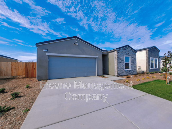 1004 Atlantica Dr S in Madera, CA - Building Photo - Building Photo